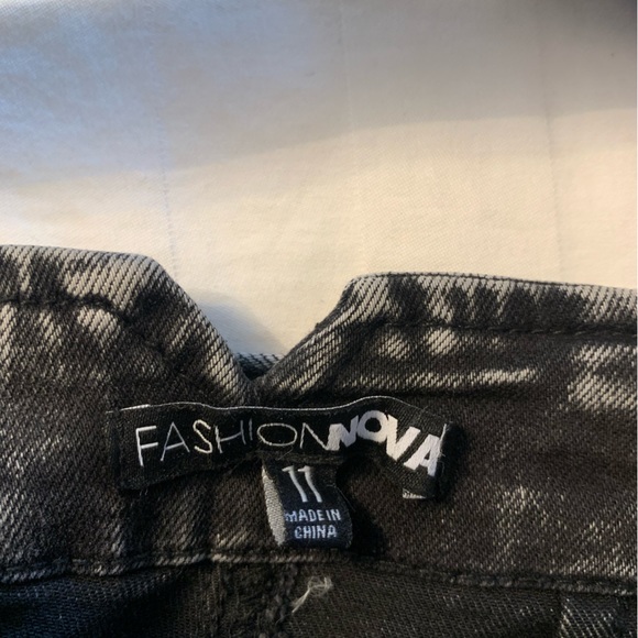 Fashion nova “All wrapped up” jeans in size 11 - Picture 4 of 7